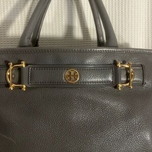 Gray Tory Burch leather purse 👜
